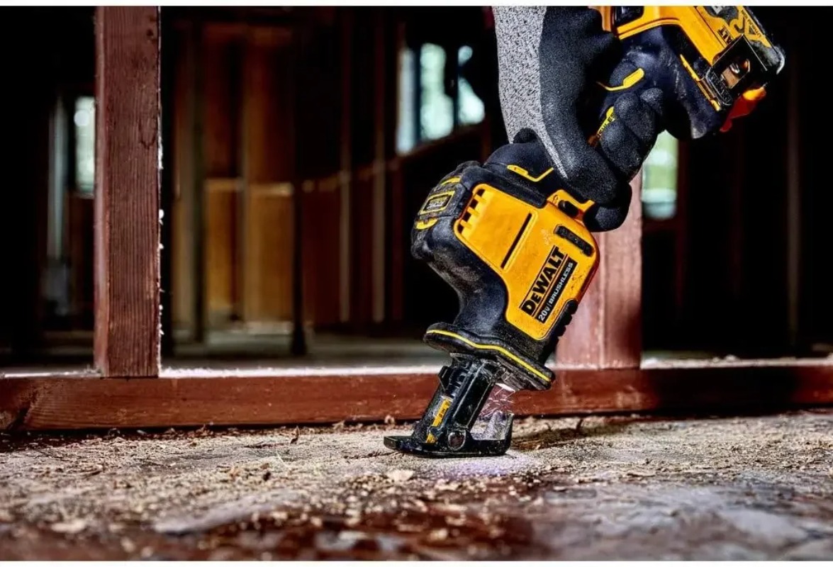 DEWALT DCS369 20V MAX* Recipro – обзор и цена Woodworking Rasp